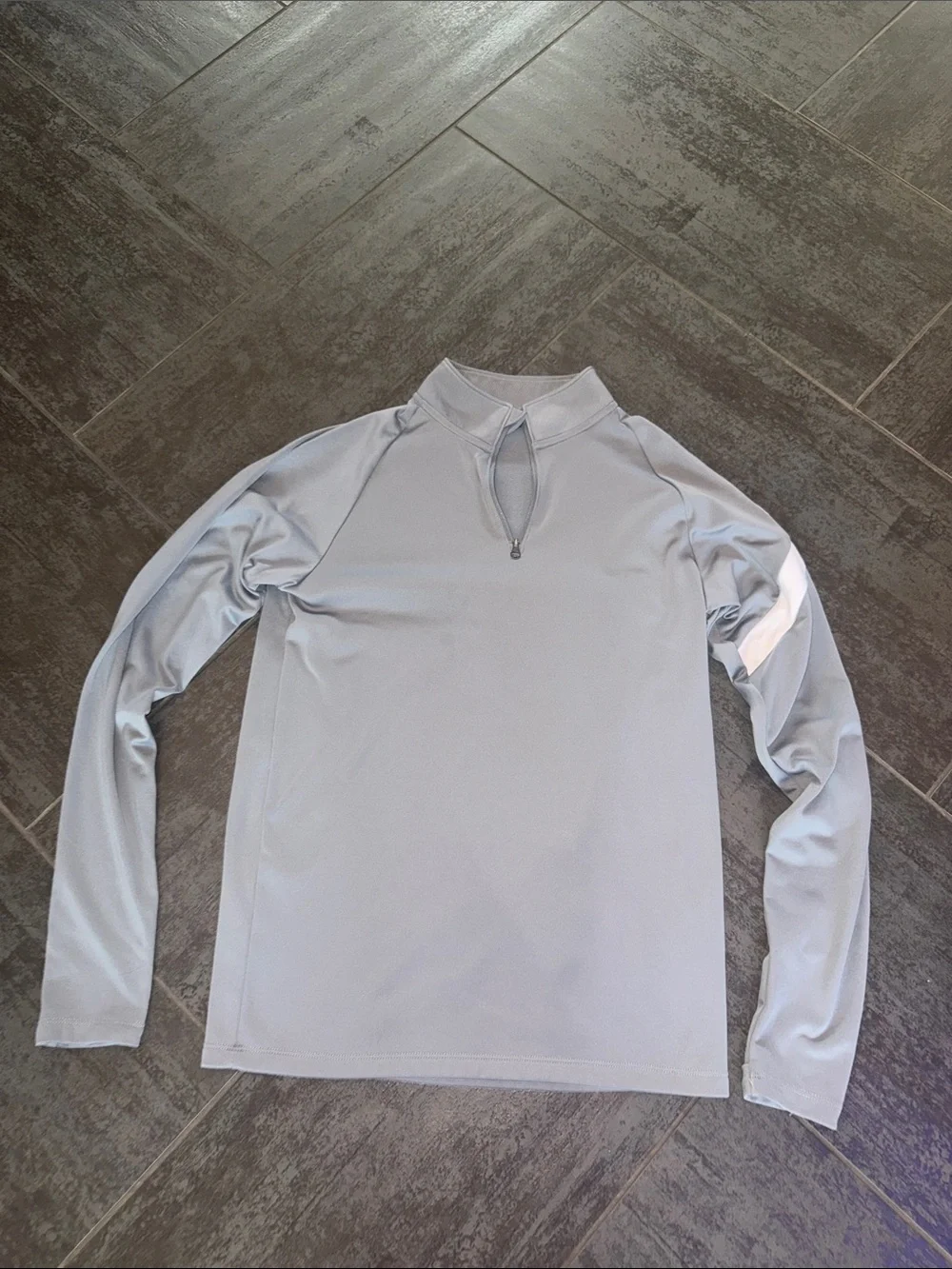 Nike men’s Light gray Long Sleeve Performance Quarter-Zip Shirt